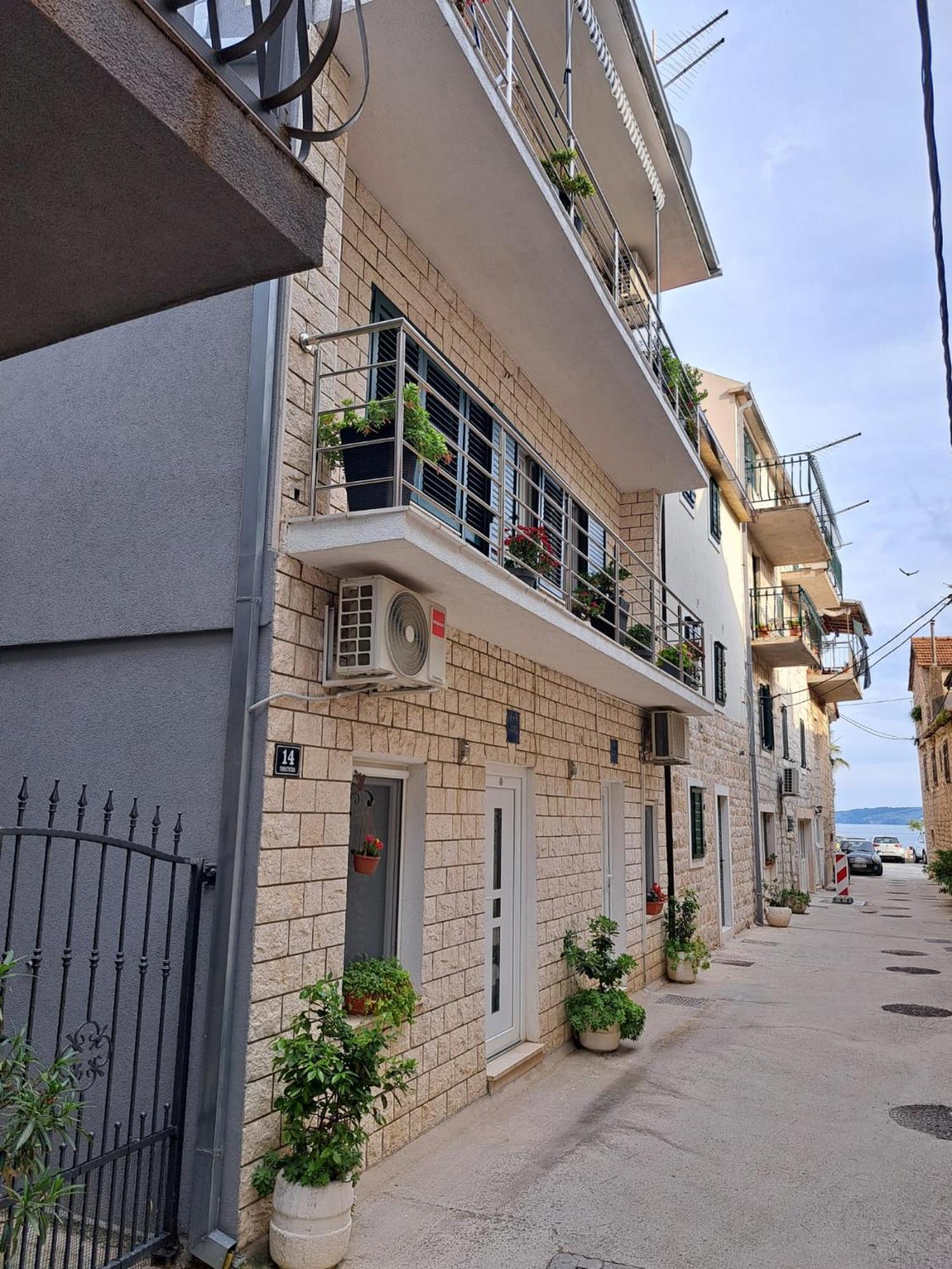Studio Apartment Legcevic Kaštela エクステリア 写真